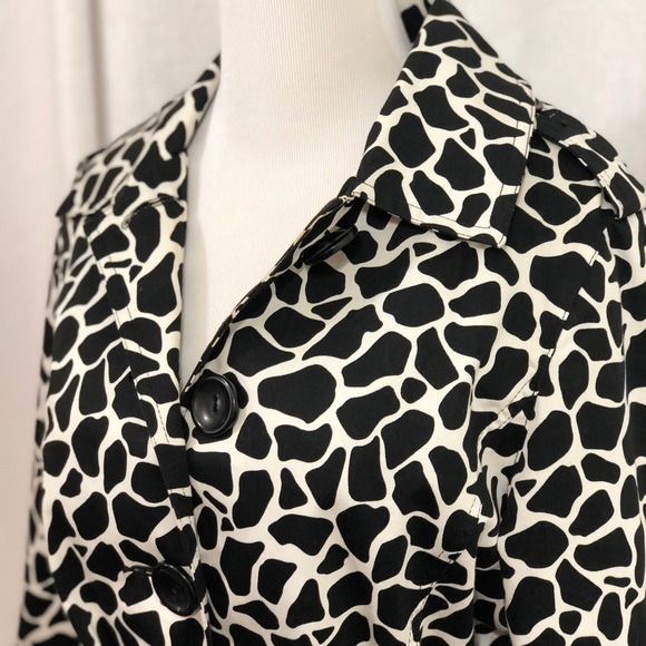 APPRAISAL Black & White Giraffe Print Trench Coat - Picture 5 of 8